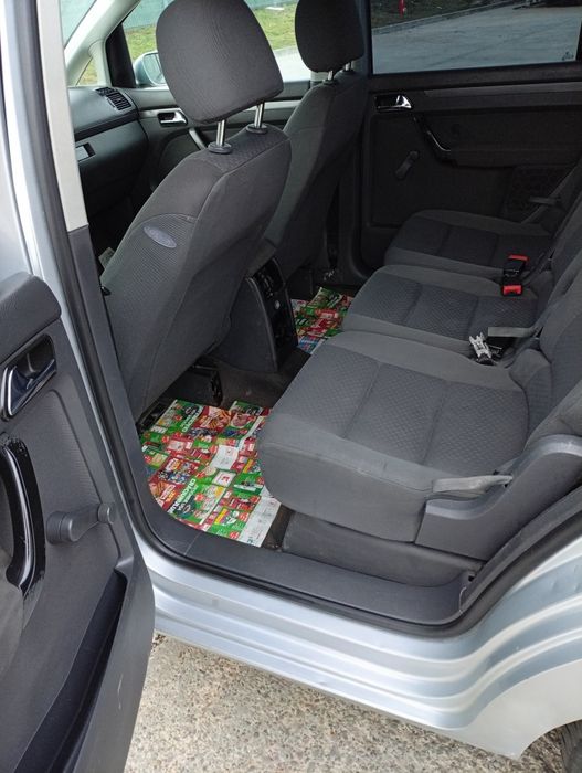 Vând Touran 1.6 benzina