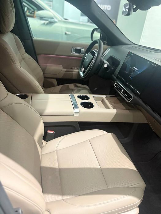 Lixiang 9 ultra qora salon nalichi