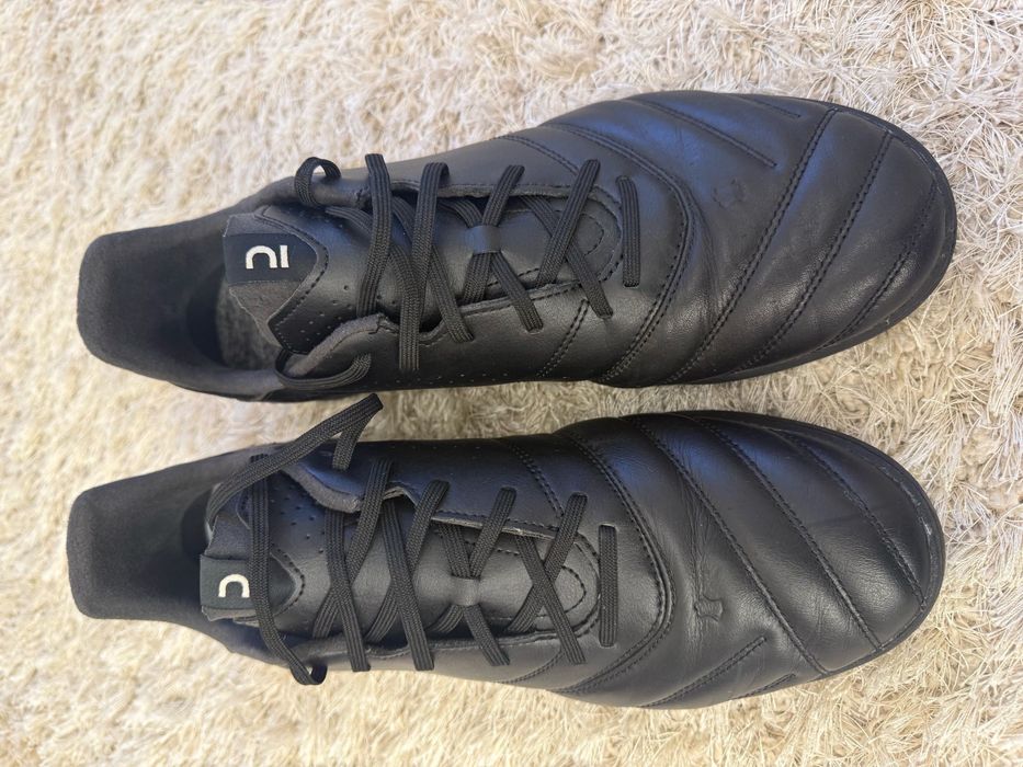 Adidasi fotbal din piele Kipsta Viralto.