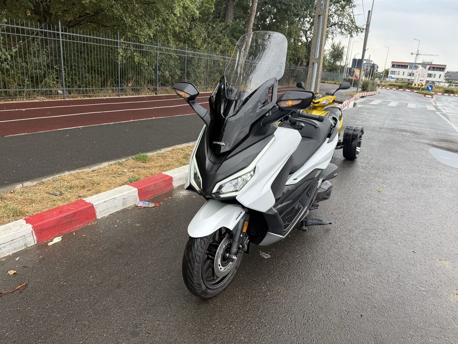 Vand maxi scuter Honda Forza 350 cc