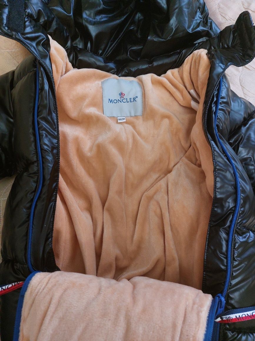 Детская зимняя куртка Moncler, тёплая, удобная.
