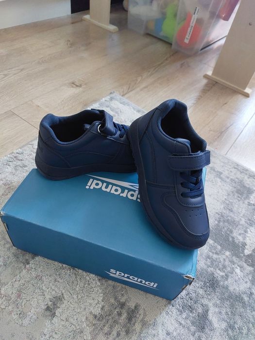 Adidasi Sprandi noi 30