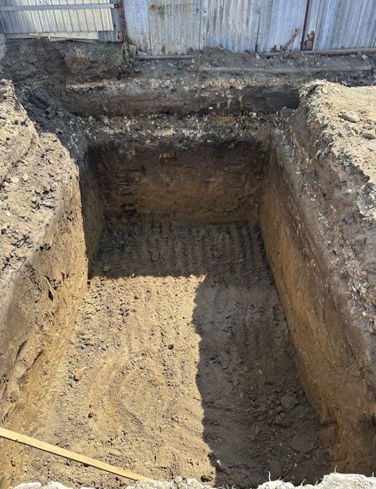 Închiriez miniexcavator  si basculabilă 3.5t