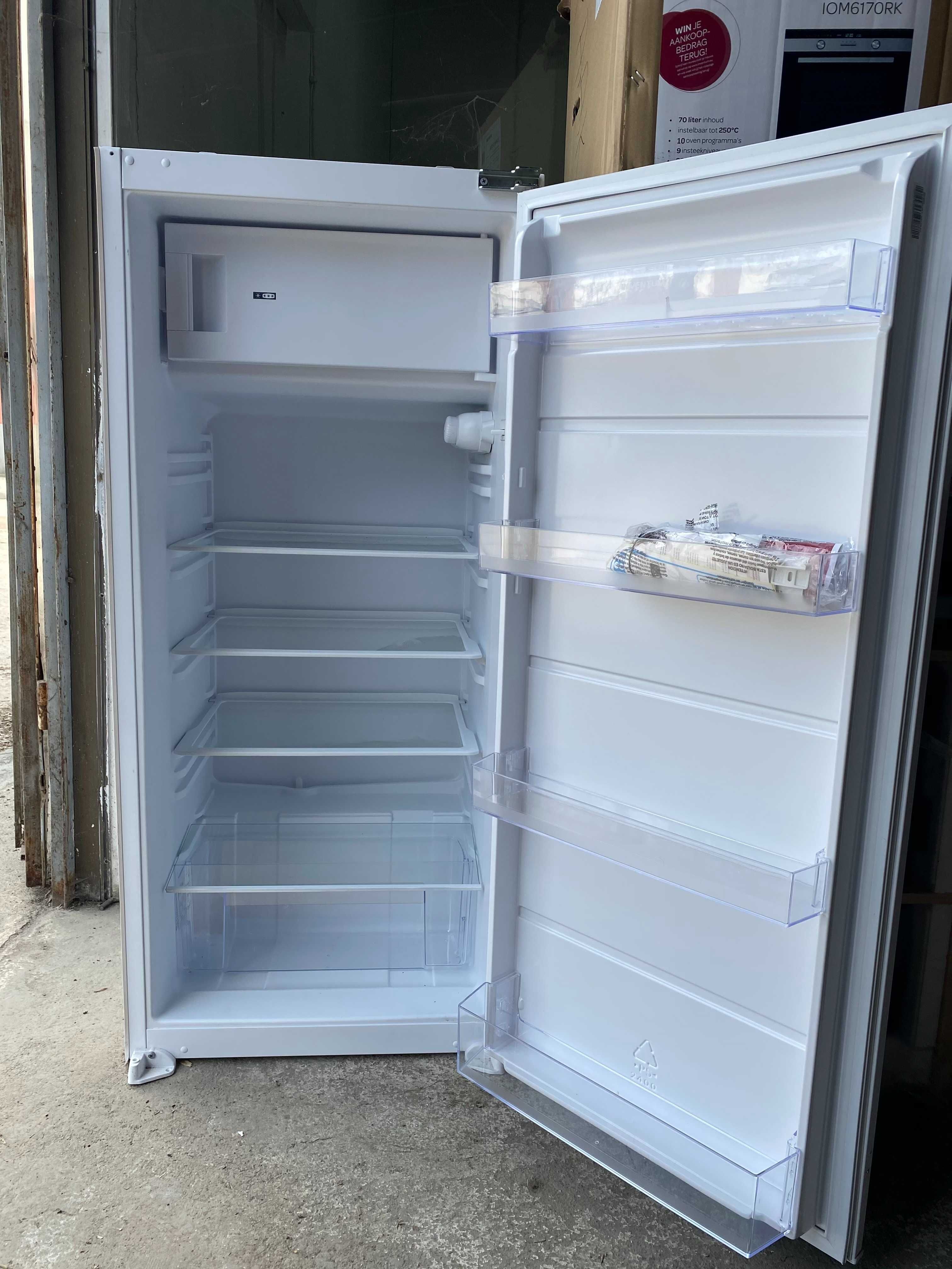 Вграден хладилник - ниша 122см
Инвентум IKV1221S
