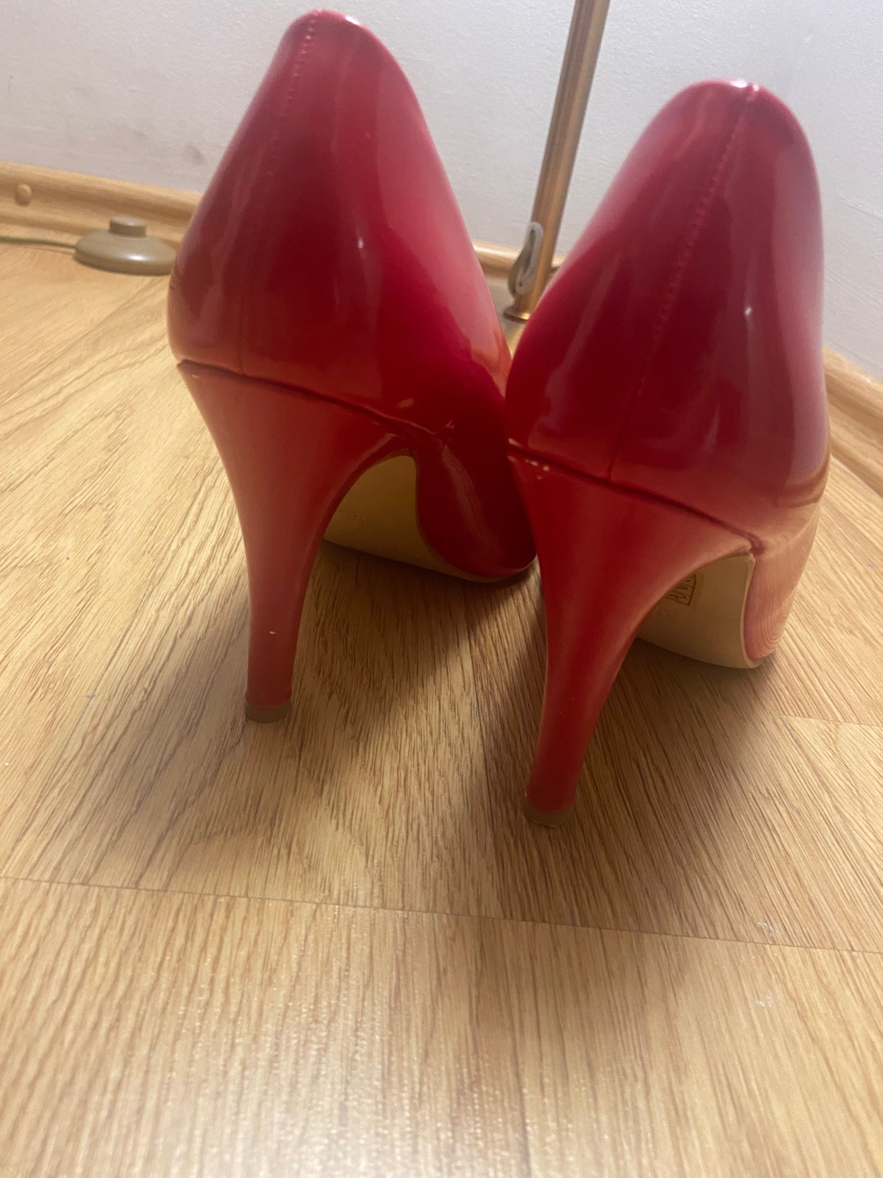 Pantofi stiletto