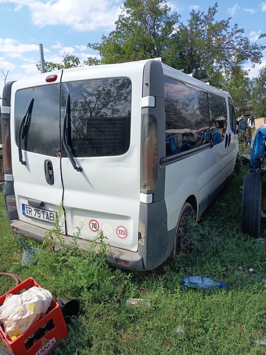 Vând Renault Trafic 1.9 tdi pentru dezmembrat