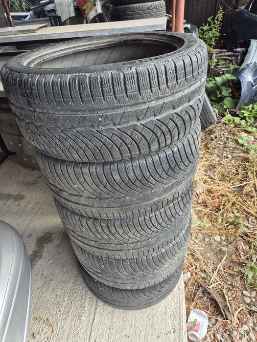 245 40 r 18 97 v