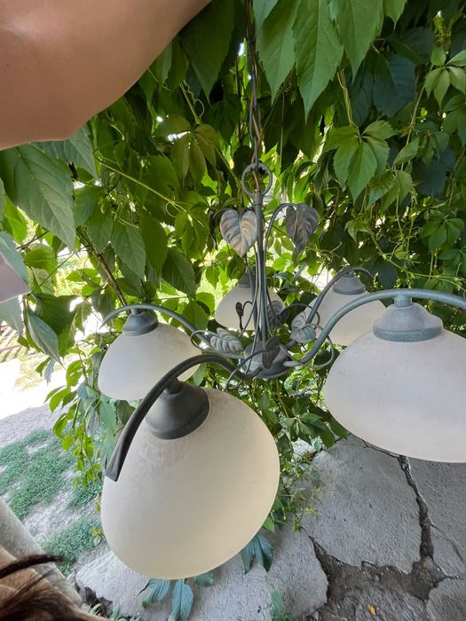 Продам люстры 5 ламп