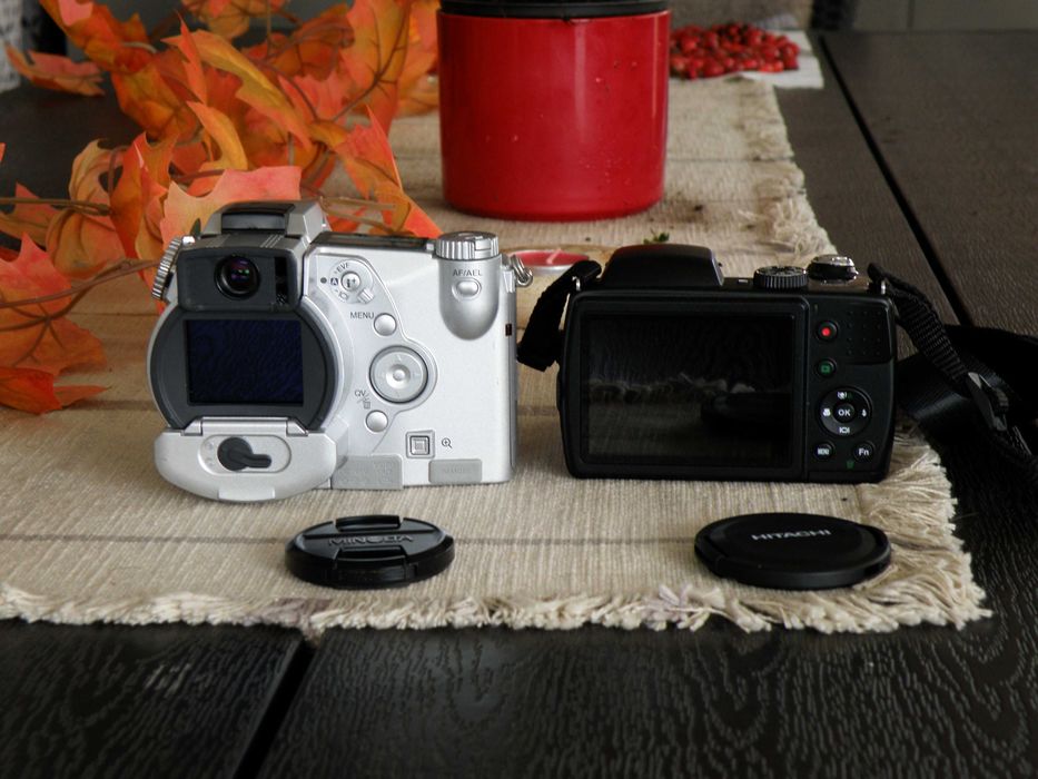 Foto Minolta Dimage 5 + Hitachi HBC 1600E