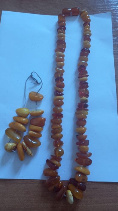 Продам янтарь СССР  и украшения из серебра