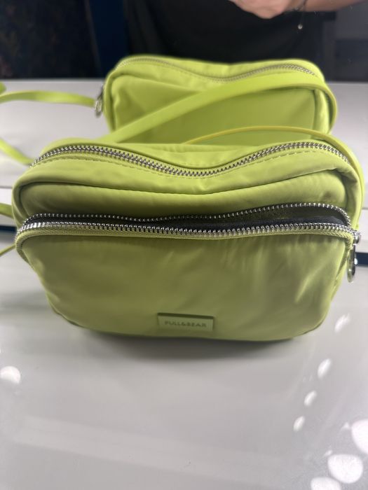 Borseta Pull and Bear Neon