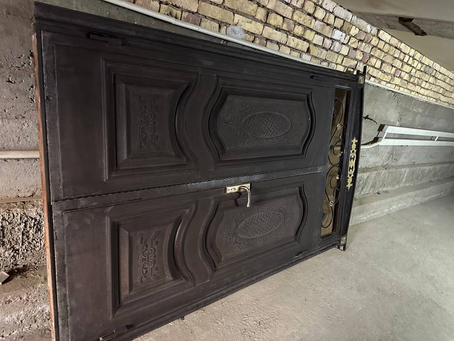 Темир эшик сотилади