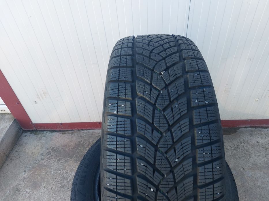 175 lei bucata! Doua anvelope M+S/IARNA 235 55 19 Goodyear! 7 mm