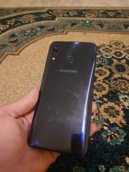 Продам Самсунг а30