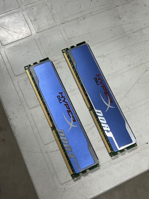 Memorii RAM 4GB 2x Kingston DDR3