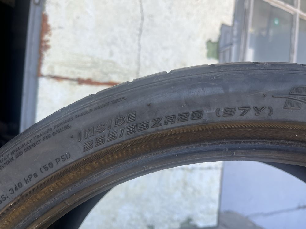 2 бр. летни гуми 255/35/20 Falken DOT 0321 4/5 mm