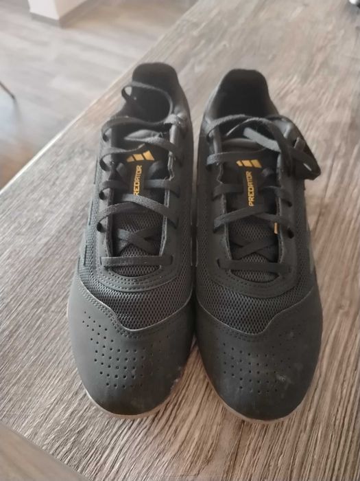 Футболни обувки за зала