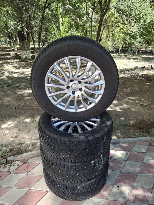 Зимние шипованные шины с дисками 255/55 R18