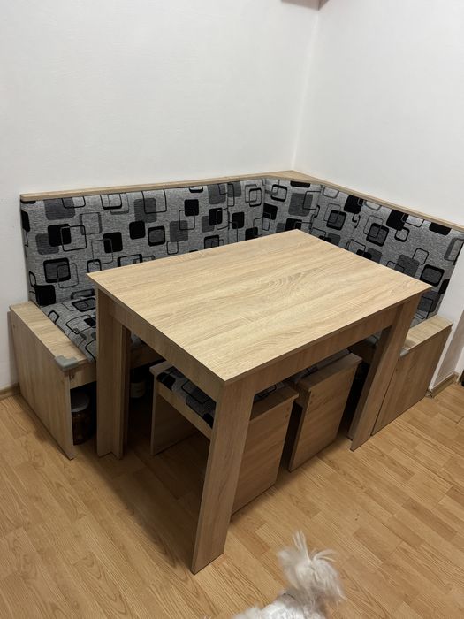 Vând colțar de bucătărie cu masă și 2 scaune