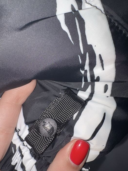 Geacă L The North Face negru neagră gri alb albă zebra noua nepurtata