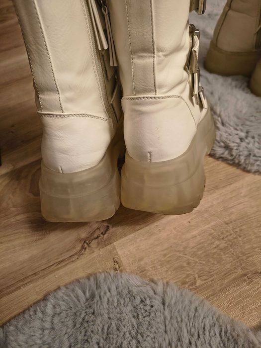 Ghete cu platforma Bershka și Stradivarius