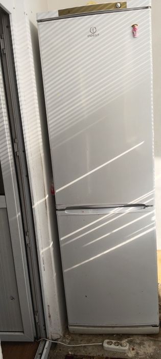 Холодильник  indesit