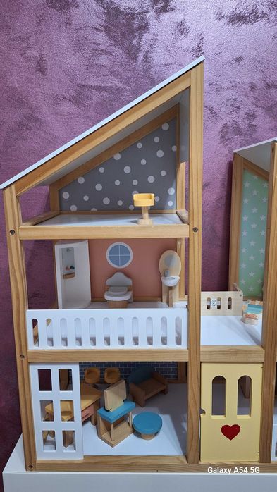 Căsuță de jucarie din lemn