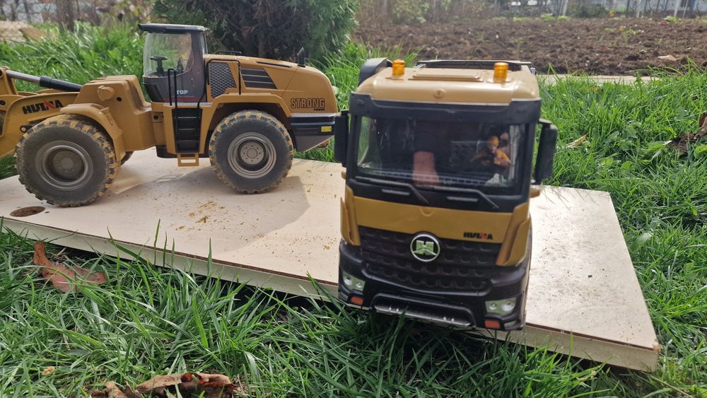 Комплект RC HUINA 1:14 – багер, самосвал и челен товарач