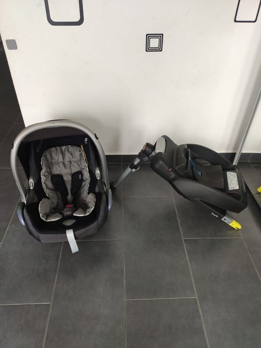 Scaun auto Maxi Cosi Cabriofix cu baza isofix Maxi Cosi EasyFix