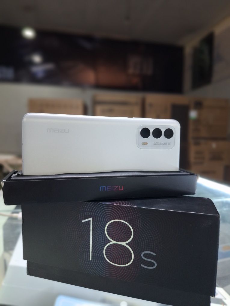 Meizu 18S        .