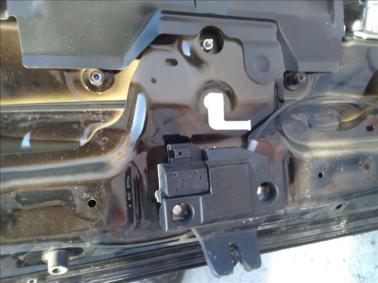 broasca portbagaj lexus