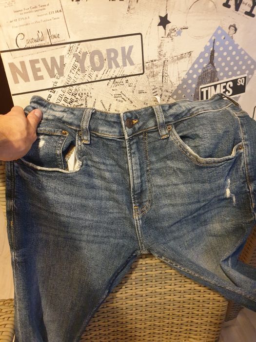 Blugi Bershka aproape noi