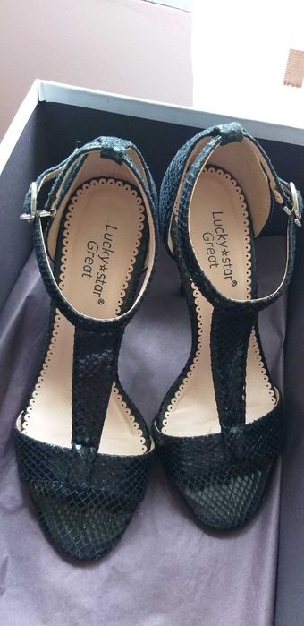 Sandale negre/Pantofi  decupati cu toc marimea 35