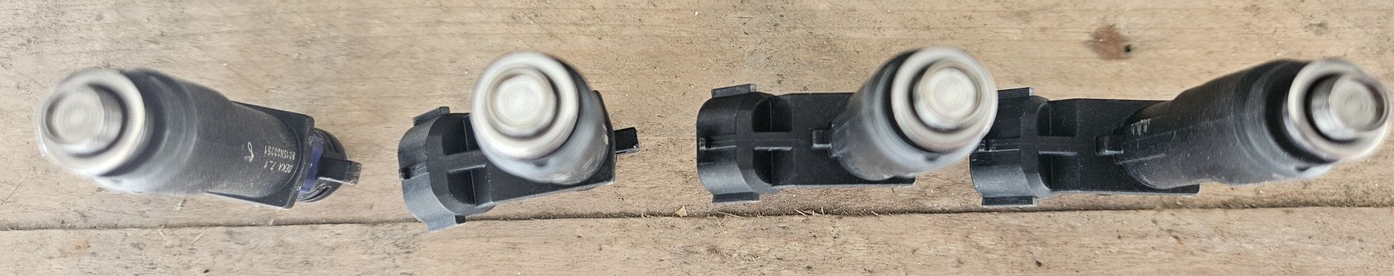 4 броя бензинови инжектори за Пежо 307
