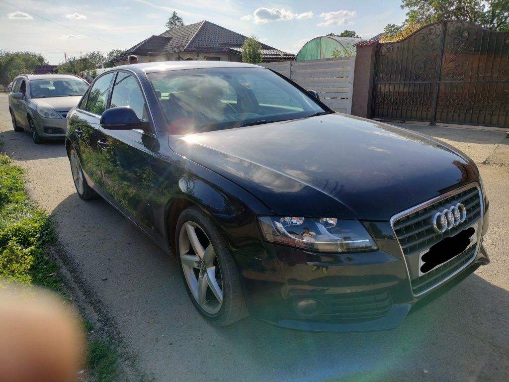 Dezmembrez Audi A4 B8 motor 2.0tdii 214000km