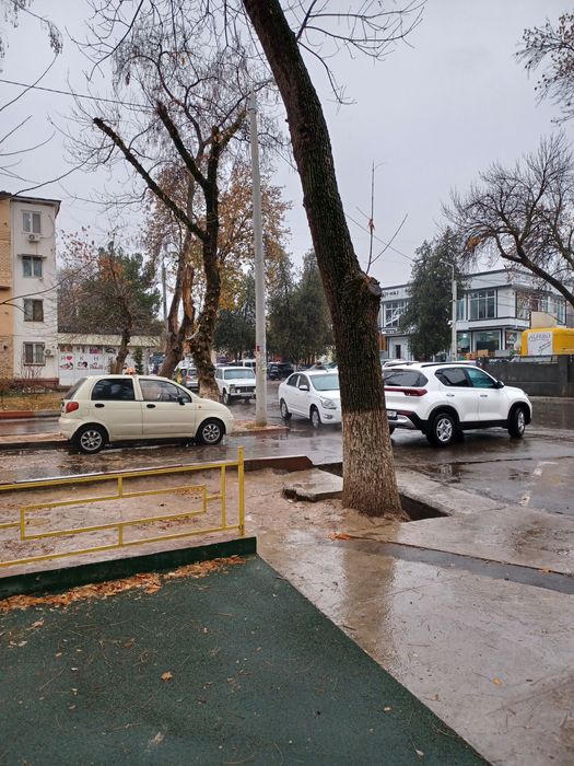 Сдаю 1 ком 1этаж 24 дом базарчик высоковльный