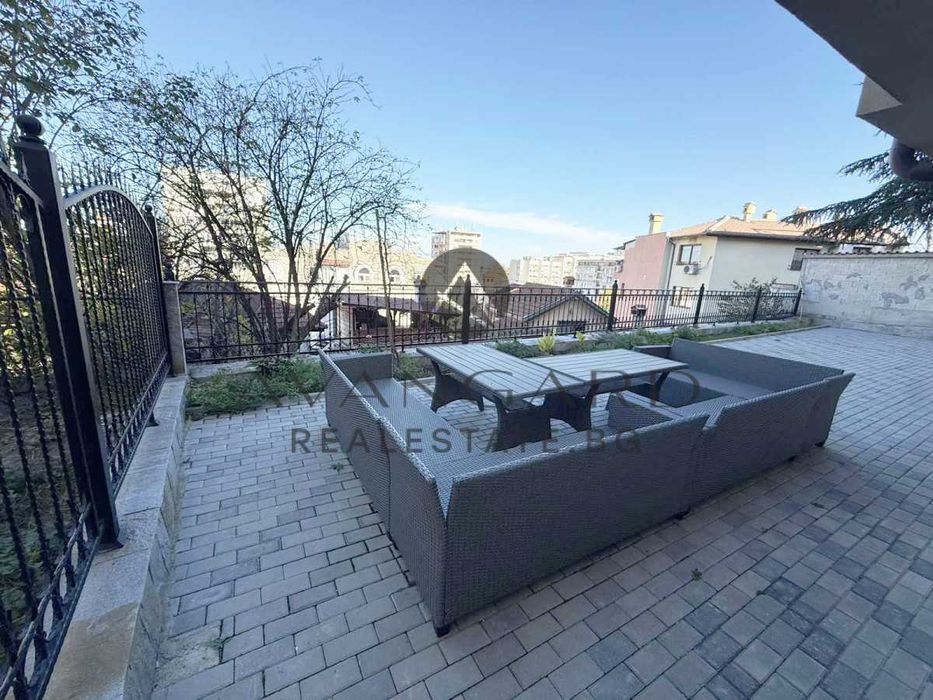 оф.24538 Двустаен с двор / Бунарджика