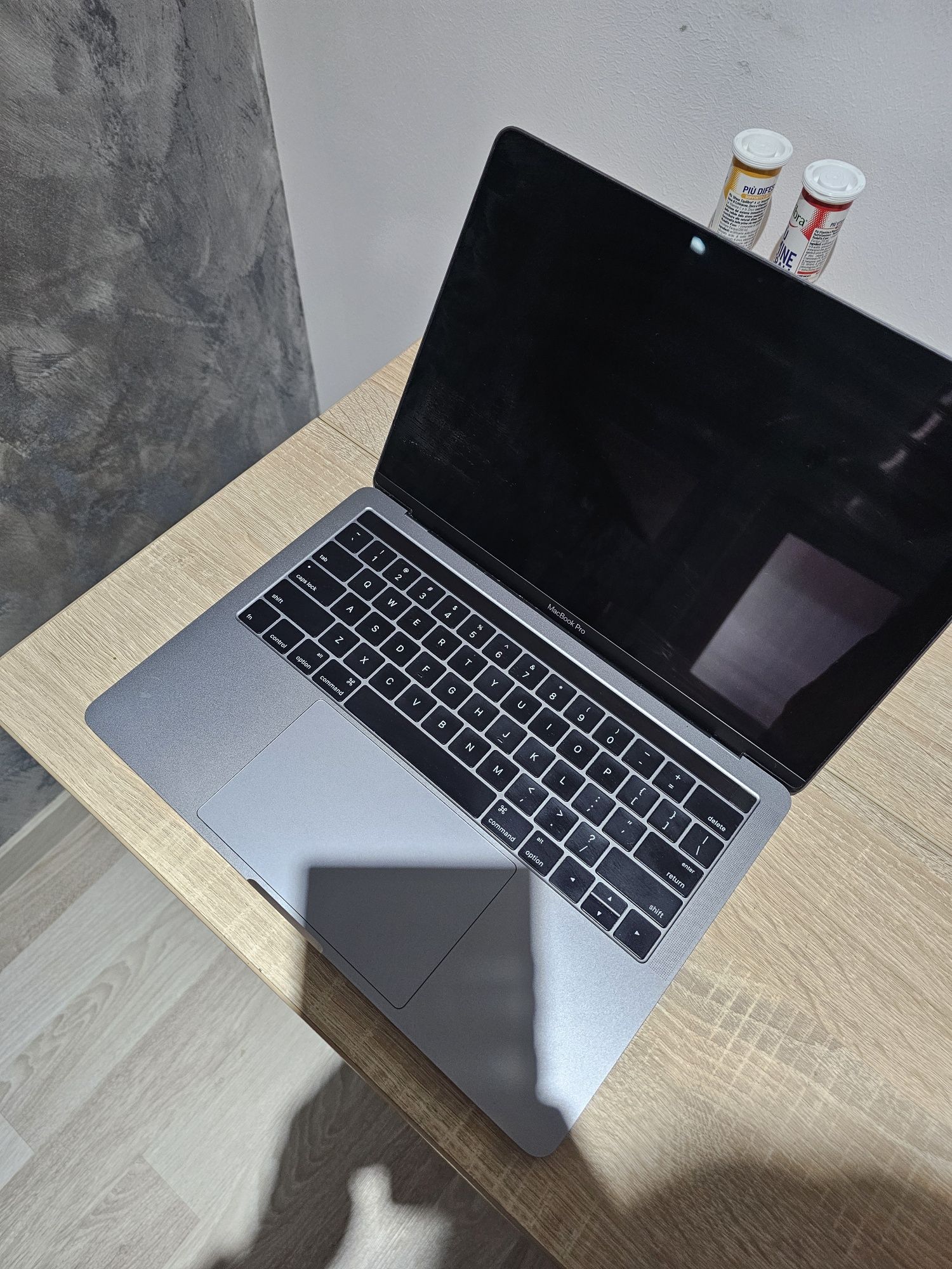 Vand macbook pro 2016 touchbar