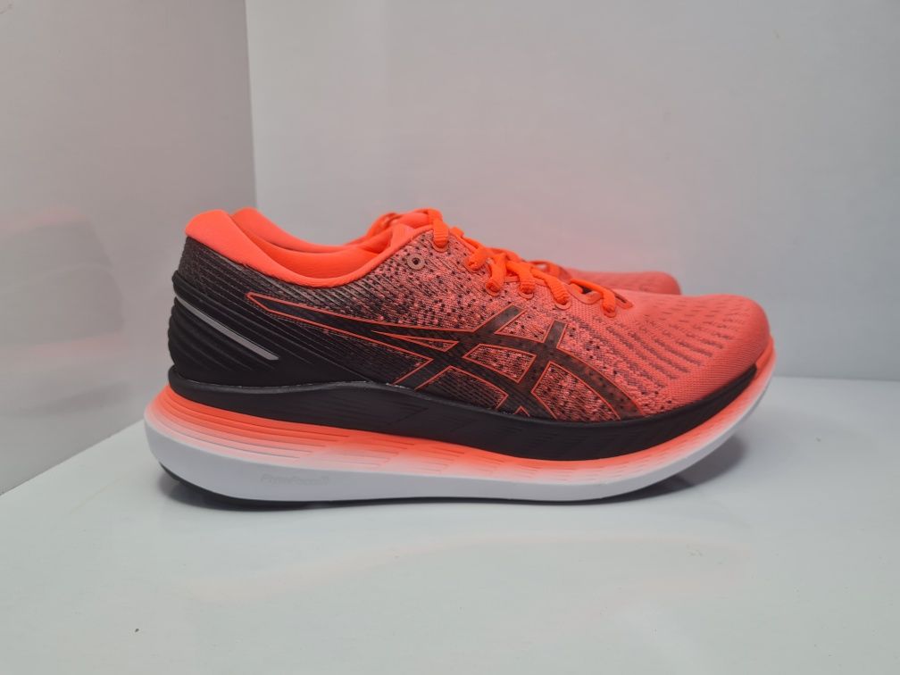 Маратонки Asics GlideRide 2

Чисто нови с кутия.

Размер 42.5 стелка 2