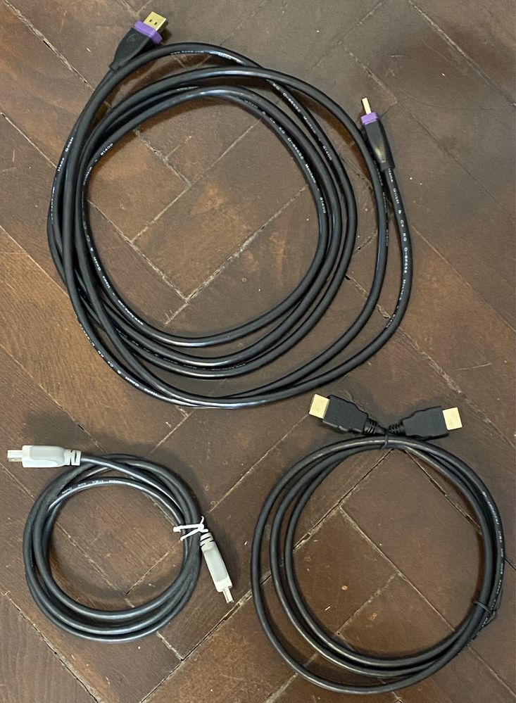 Diferite cabluri si adaptoare