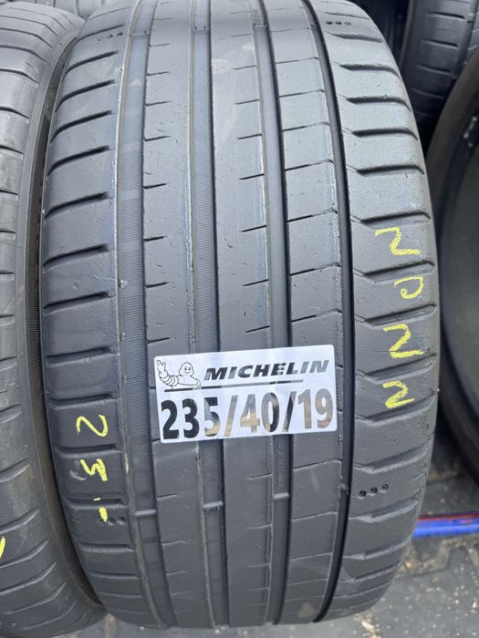 235/40/19 michelin