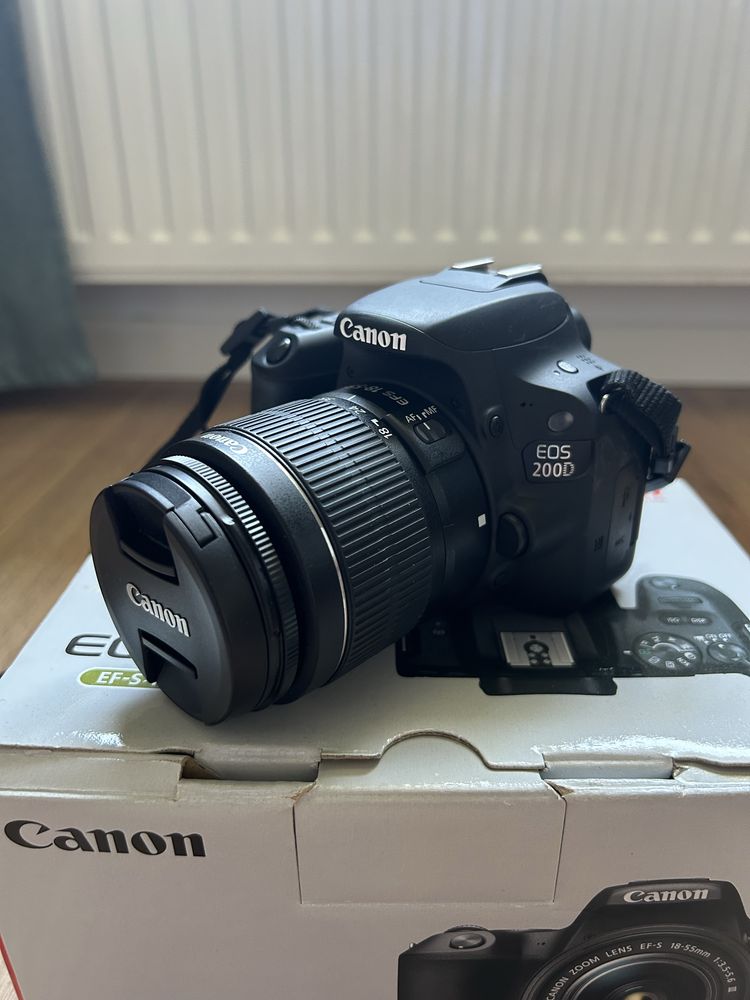 Canon 200D + Obiectiv 18-55mm + 50mm f/1.8 + Accesorii