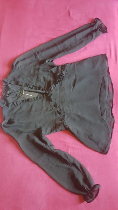 Vând bluză neagră , elegantă Vero Moda