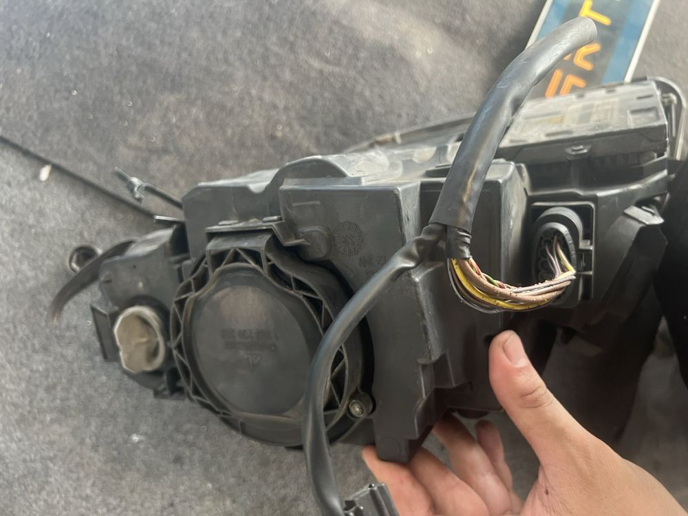 Фарове ляв и десен фар Xenon Audi A4 B7 оригинал забележки