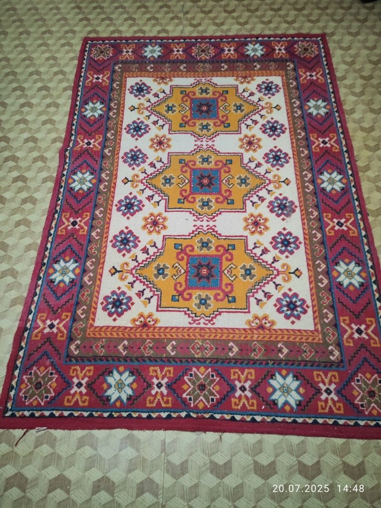 Продаю б/у ковер