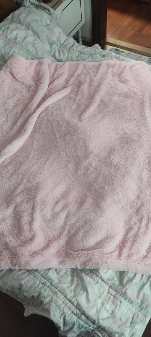 Меко одеяло с пайети (135/120 см)