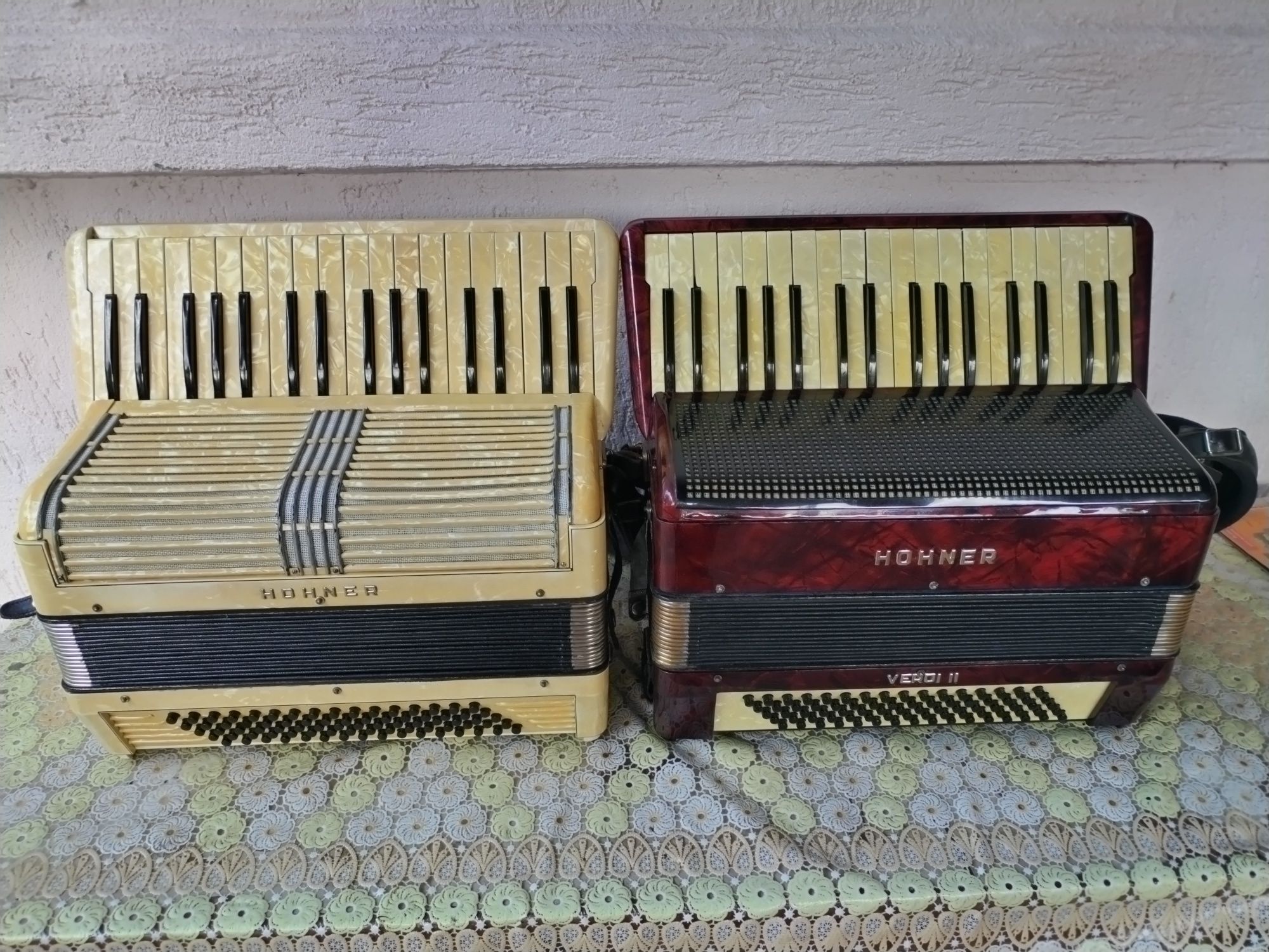 Vând acordeon Hohner Verdi 2 cu 80 basi