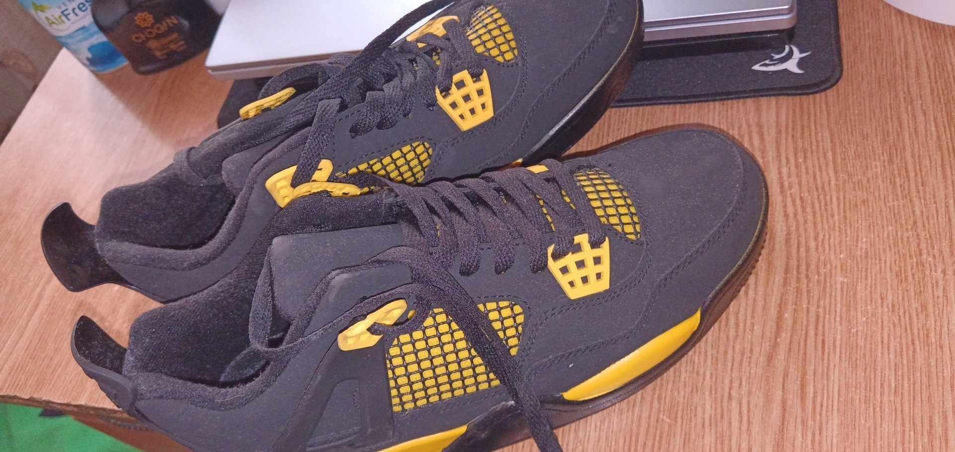 Adidași noi fără eticheta