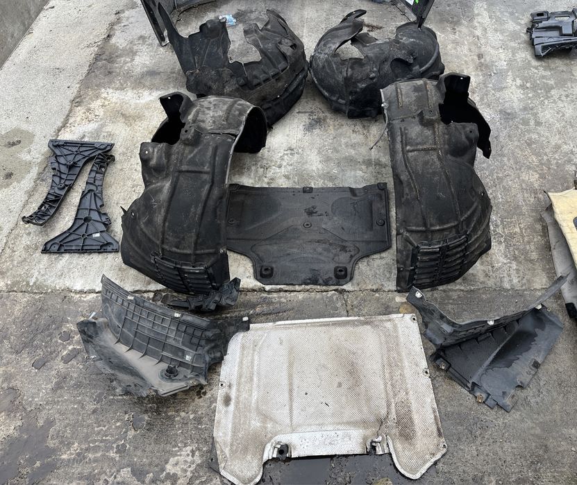 Carenaje / Carenaj / Scuturi / Scut / Suport bara Audi Q5 80A FY
