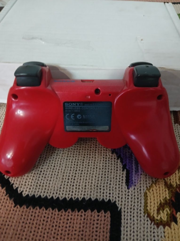 Vând maneta PS3 la prețul de 50ron